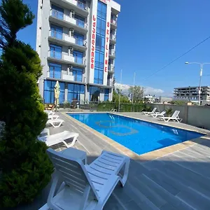 4* מלון Skyline
